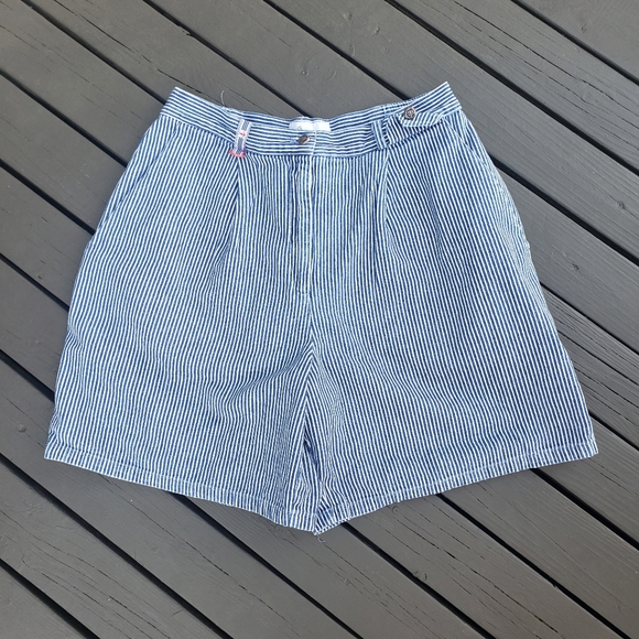 Vintage high waisted Mom walking shorts - Picture 2 of 11